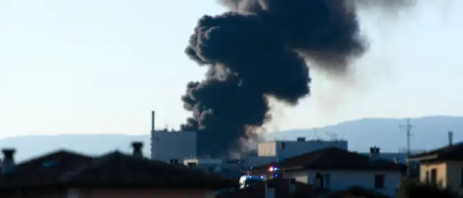 Ударная волна над Коллеферро: мощный взрыв на итальянском заводе боеприпасов