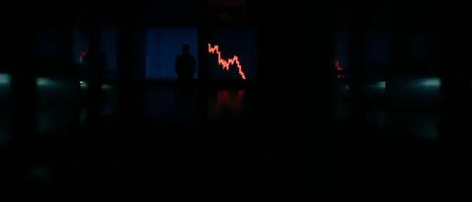 Пятый месяц в пике: почему российский фондовый рынок попал в затяжную спираль падения и стоит ли покупать подешевевшие активы?