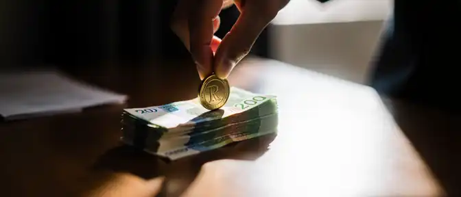 Ставка на рублевую стабильность: куда сейчас выгодно вкладывать деньги по мнению регулятора и лидеров рынка