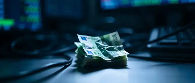 Под давлением спроса и падения экспорта: почему июльский курс рубля пошел вниз