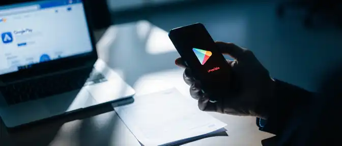 Цифровая осада: почему исчезло приложение Ozon Банка из Google Play и чего ждать клиентам