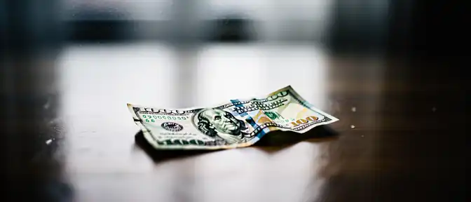 Рекордное ослабление гривны: Национальный банк Украины зафиксировал рост курса доллара до отметки 45 гривен